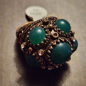 Vintage Costume Fashion Jewelry Green Cabochon Cluster Ring - Gold Tone